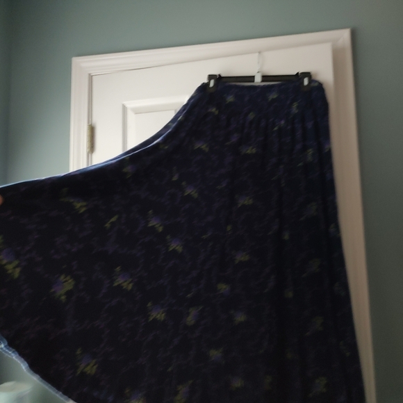 April Cornell Skirt Set - Picture 11 of 12